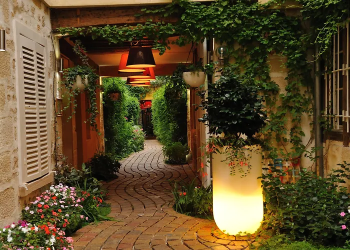 Vacation rental: Les Patios Du Marais 1